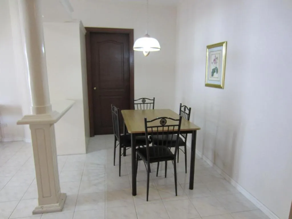Chateau Del Mar Davao City 2*,
