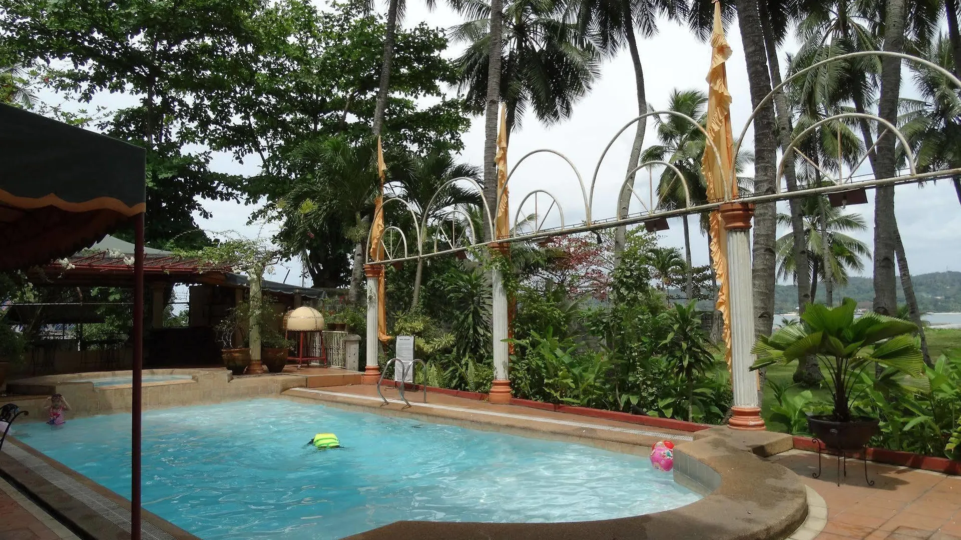 Chateau Del Mar Davao City 2*,  Filippine